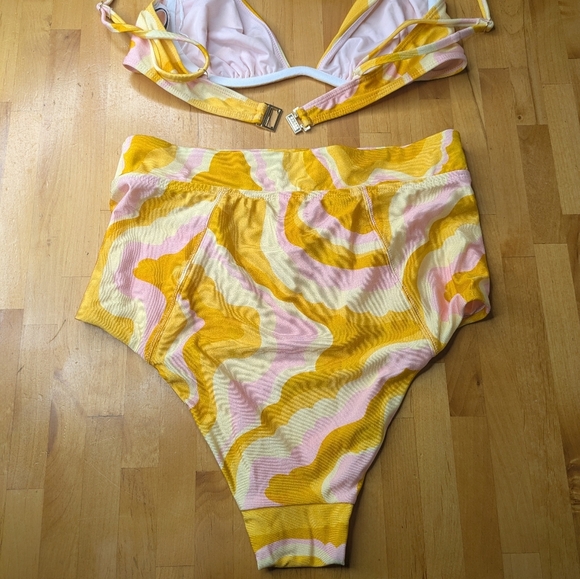 Suboo - Cloud Scoop Bikini Top - Cloud Print Size S NWOT - Picture 12 of 16